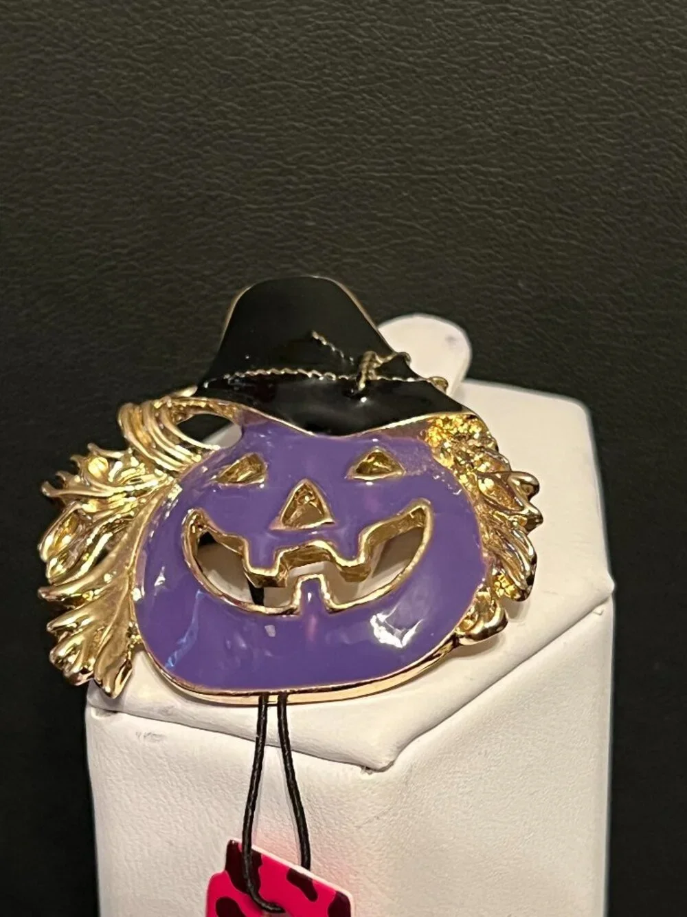 Purple Witch Pumpkin Betsey Johnson Pin (M064)